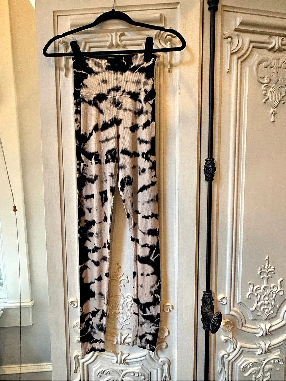 Year of Ours Ribbed Layered Legging Tie-Dye Leggings in Black & Cream-size XS